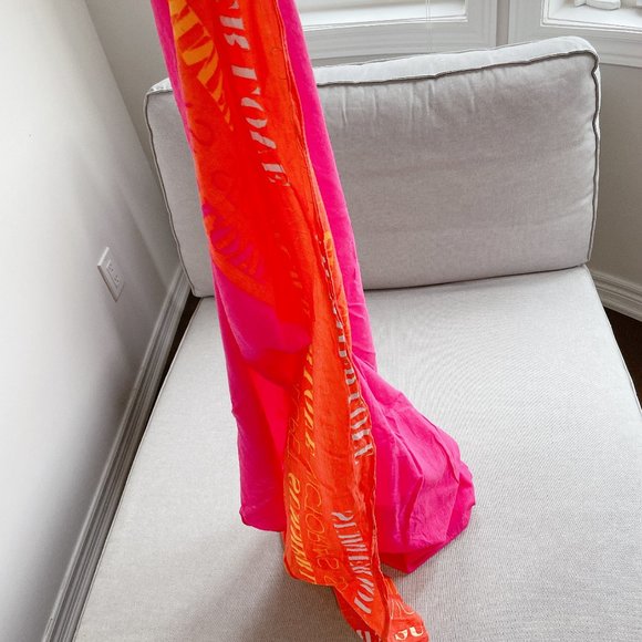 99% NEW VICTORIAS SECERT SCARF - Picture 1 of 7